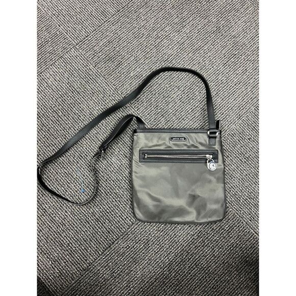 Micheal Kors Crossbody - Picture 1 of 6